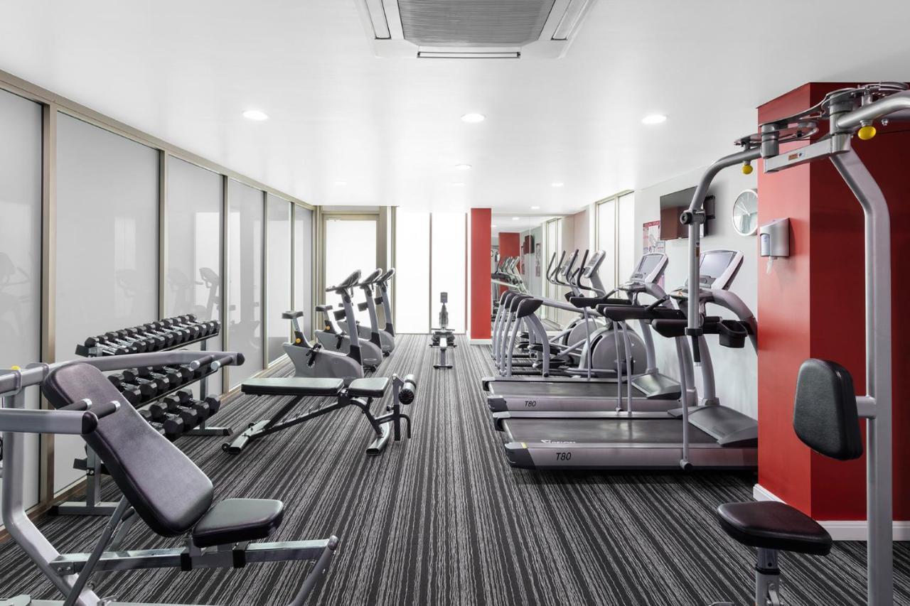 Meriton Suites North Ryde Sydney Exteriör bild The gym at the hotel