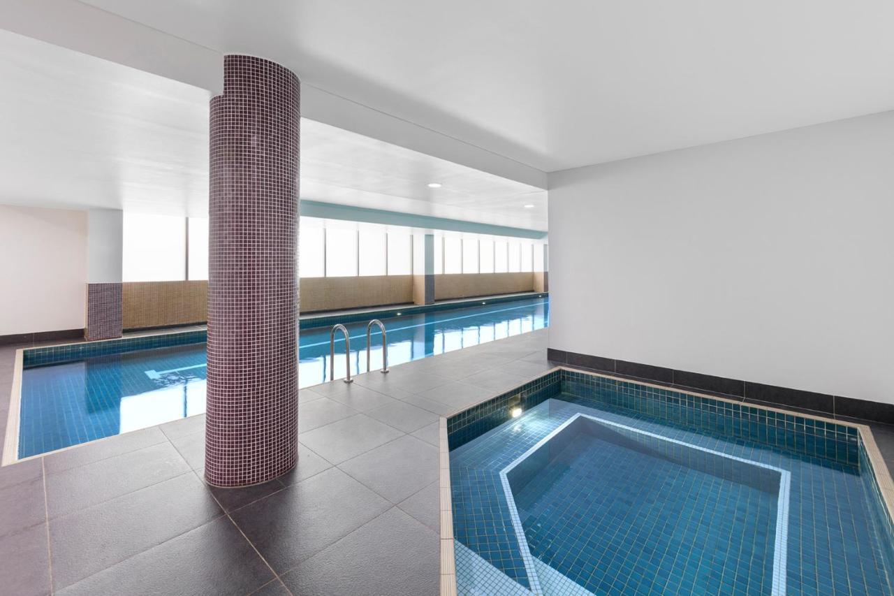 Meriton Suites North Ryde Sydney Exteriör bild The swimming pool at the hotel