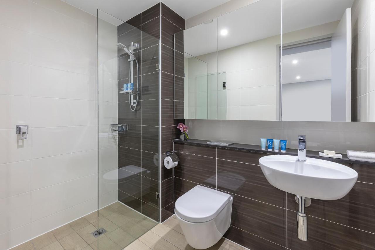 Meriton Suites North Ryde Sydney Exteriör bild A modern bathroom