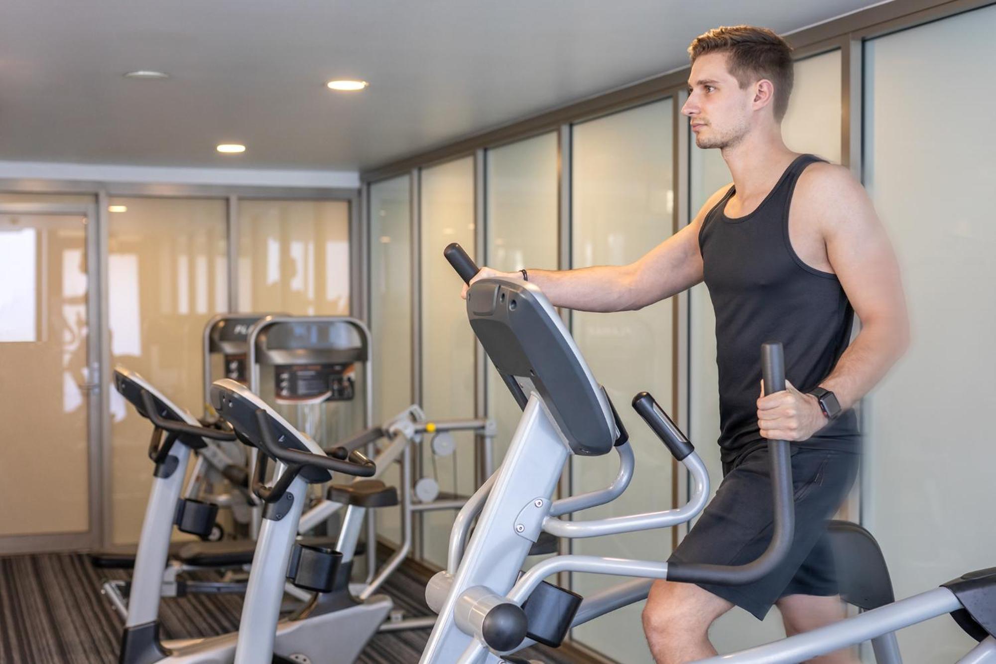 Meriton Suites North Ryde Sydney Exteriör bild A man using an elliptical trainer